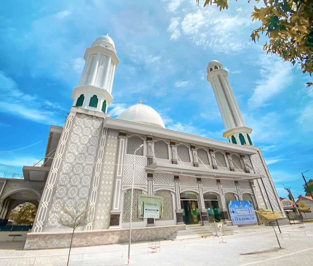 Masjid Baitul Jannah Tungkop berperan penting sebagai pusat spiritual dan kebersamaan masyarakat